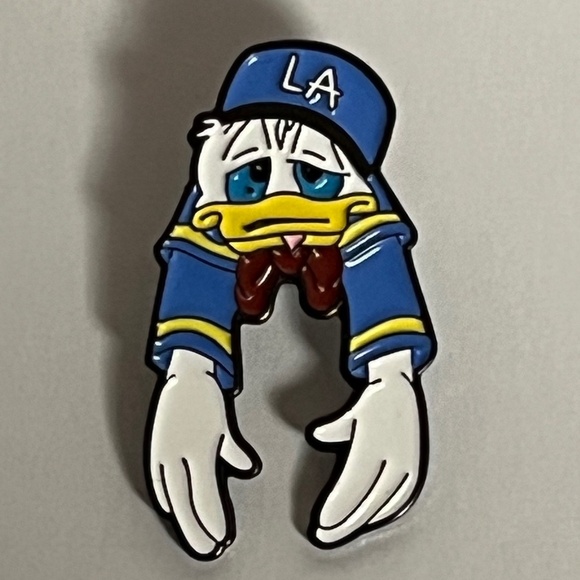 LA Dodgers Donald Duck Hat Pin Pins Streetwear Hats Bag Baseball Fitted New Era - Picture 2 of 7
